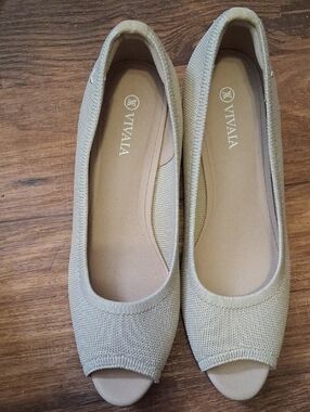 Vivaia Women's Beige Knit Peep-Toe Flats